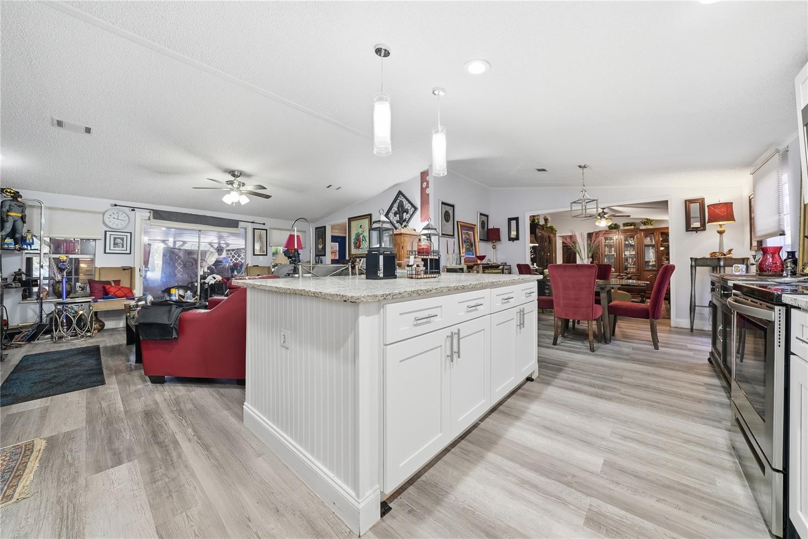 Listing photo id 17 for 6705 Applewood Drive