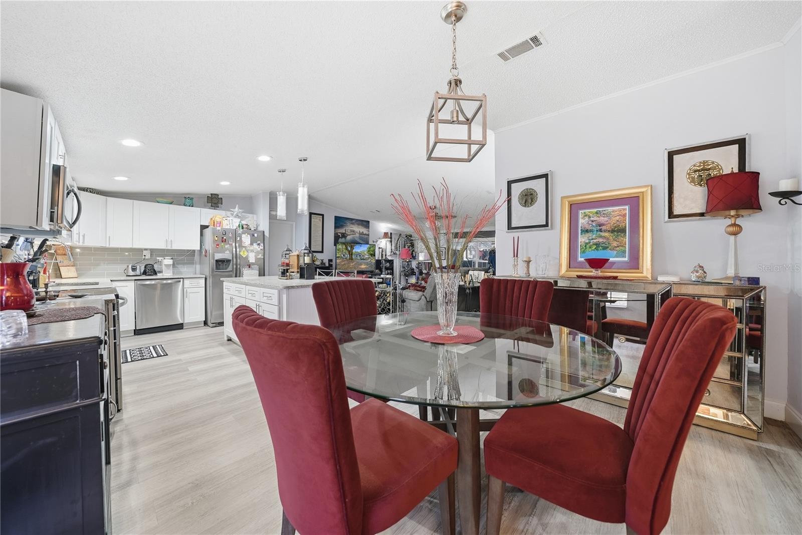 Listing photo id 21 for 6705 Applewood Drive