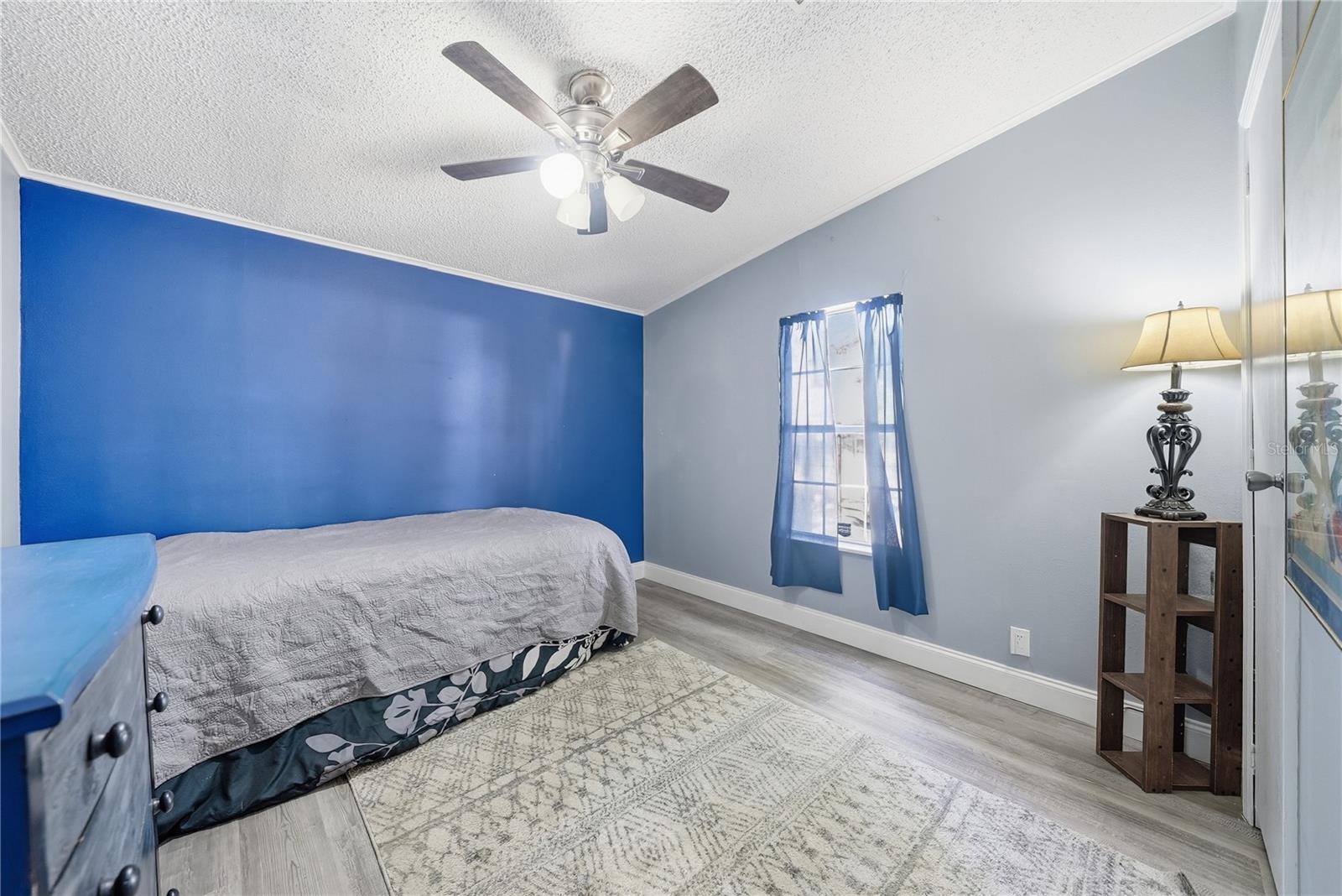 Listing photo id 24 for 6705 Applewood Drive