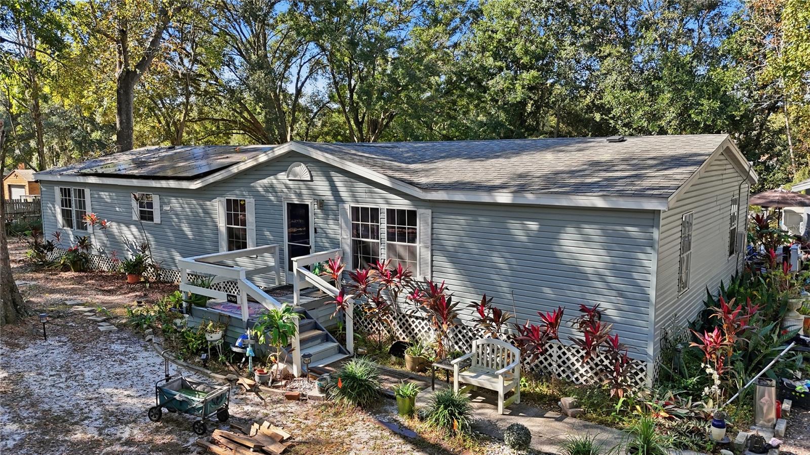 Listing photo id 1 for 6705 Applewood Drive