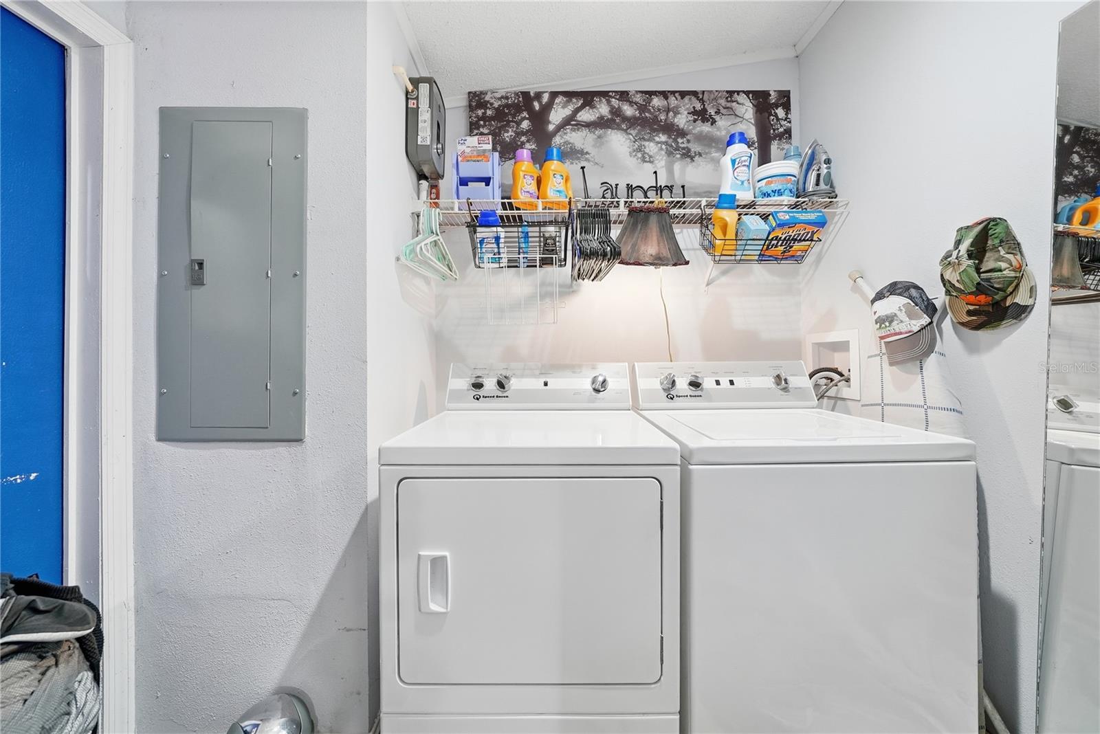 Listing photo id 32 for 6705 Applewood Drive