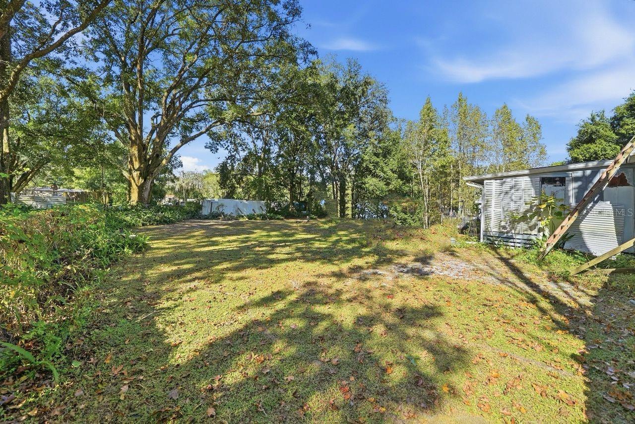 Listing photo id 35 for 6705 Applewood Drive