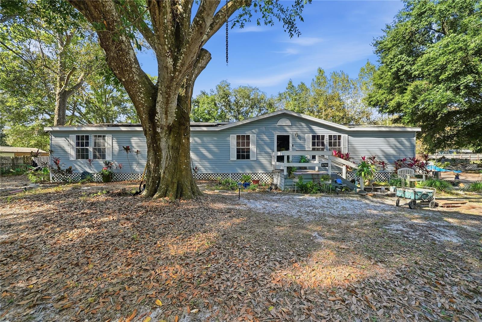 Listing photo id 6 for 6705 Applewood Drive