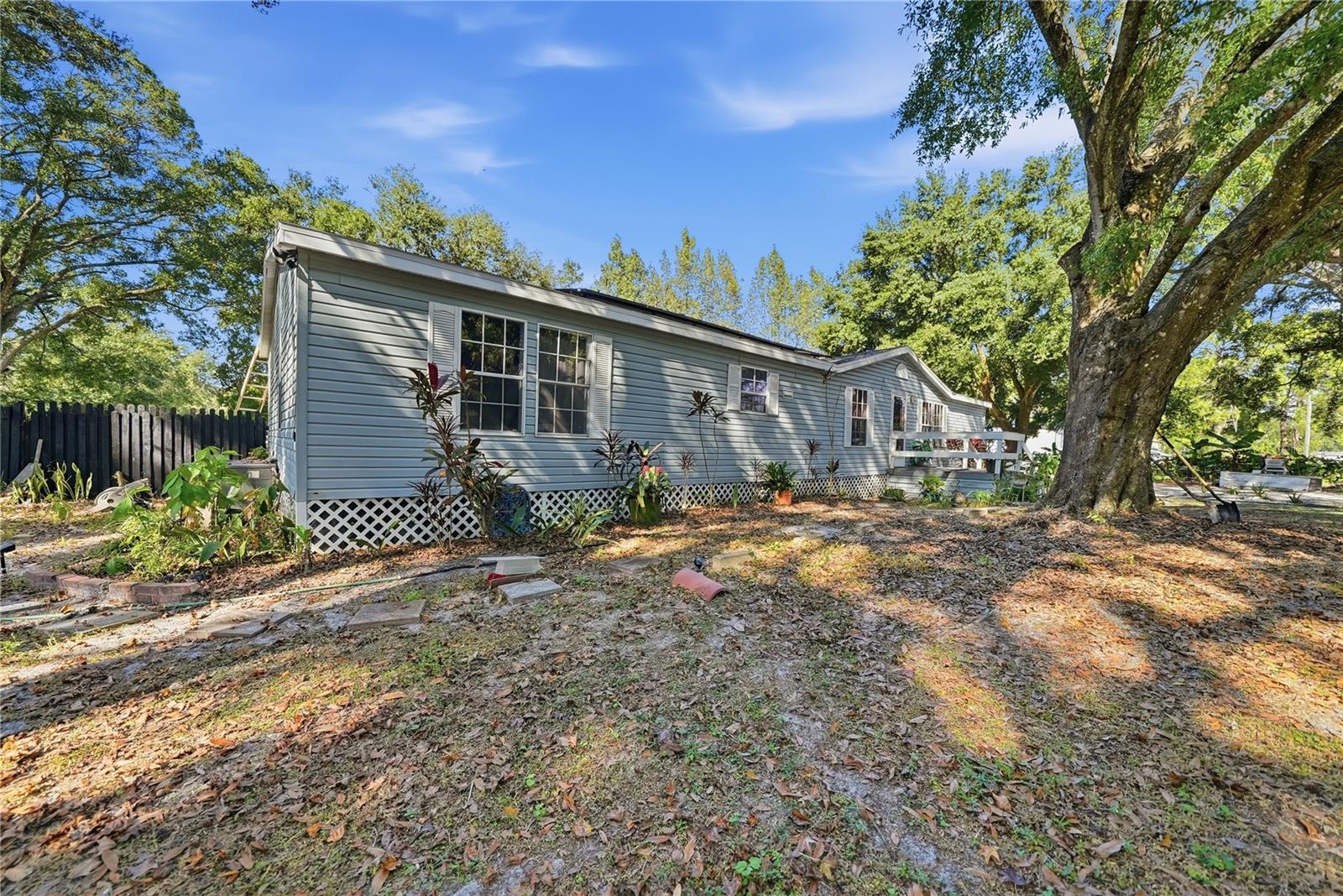 Listing photo id 7 for 6705 Applewood Drive