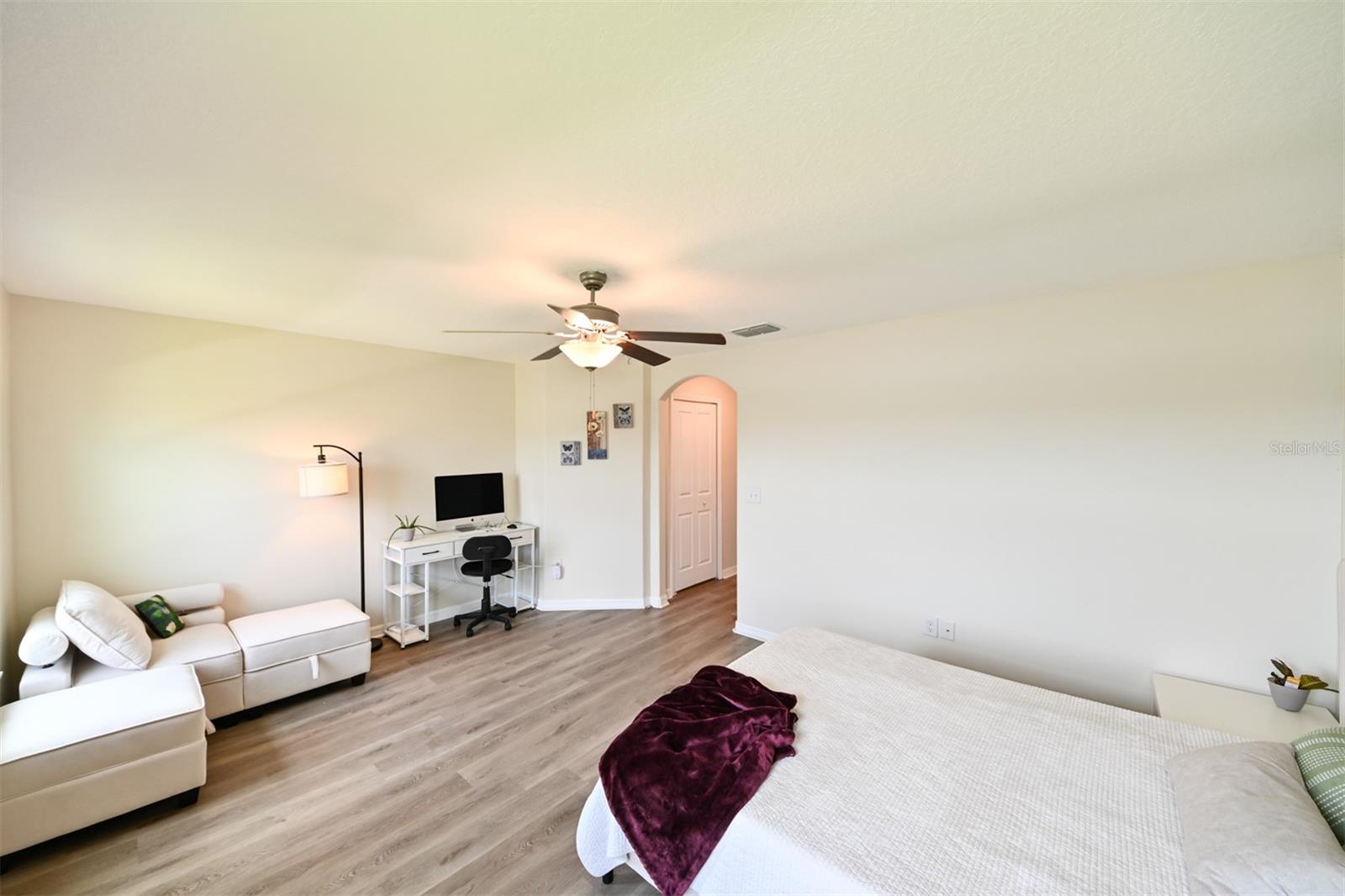 Image 14 of 43 For 736 Royal Empress Drive