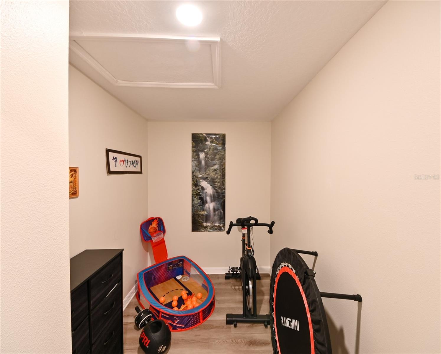 Image 17 of 43 For 736 Royal Empress Drive