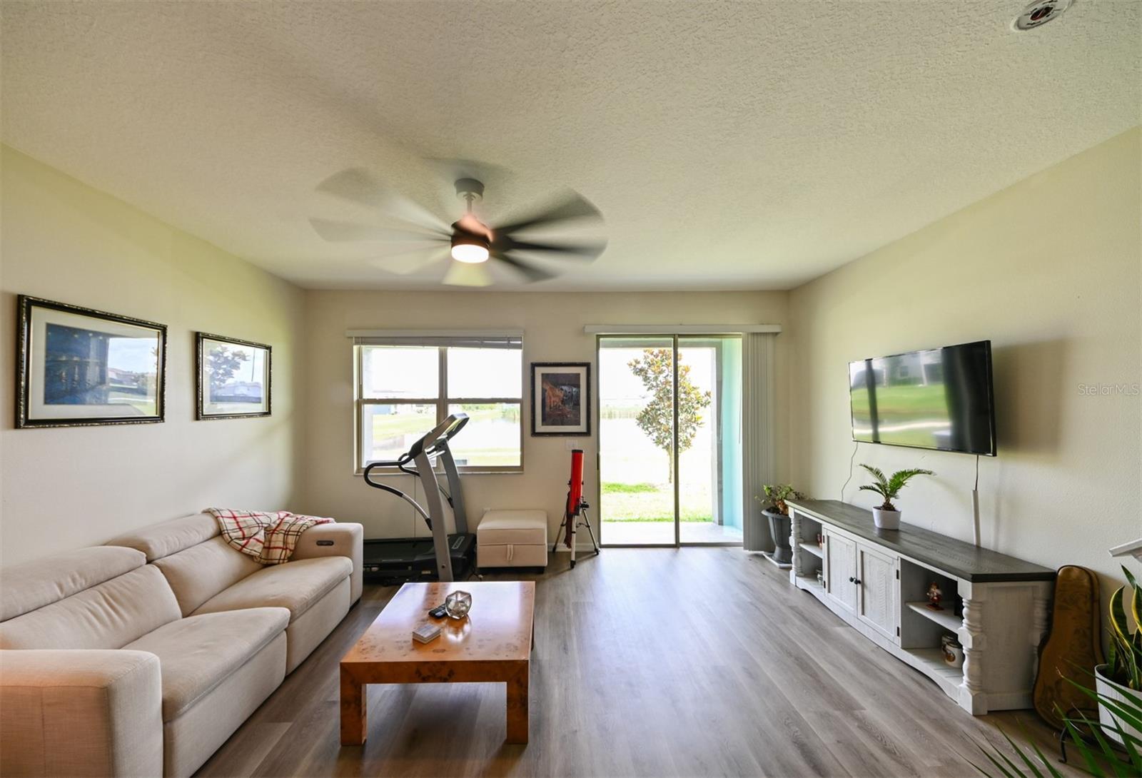 Image 25 of 43 For 736 Royal Empress Drive