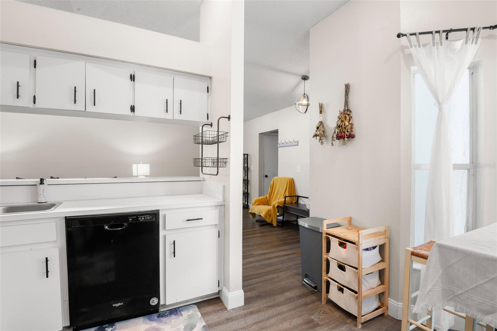 Image 11 of 39 For 656 Lake Dexter Circle