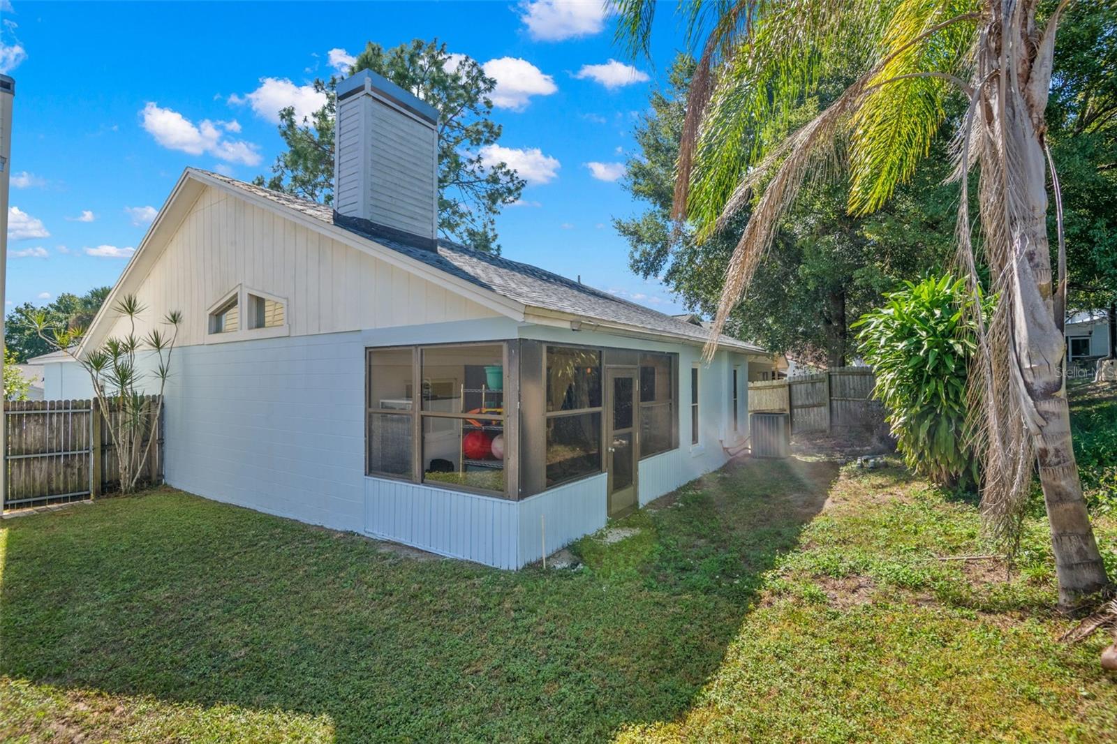 Image 13 of 39 For 656 Lake Dexter Circle