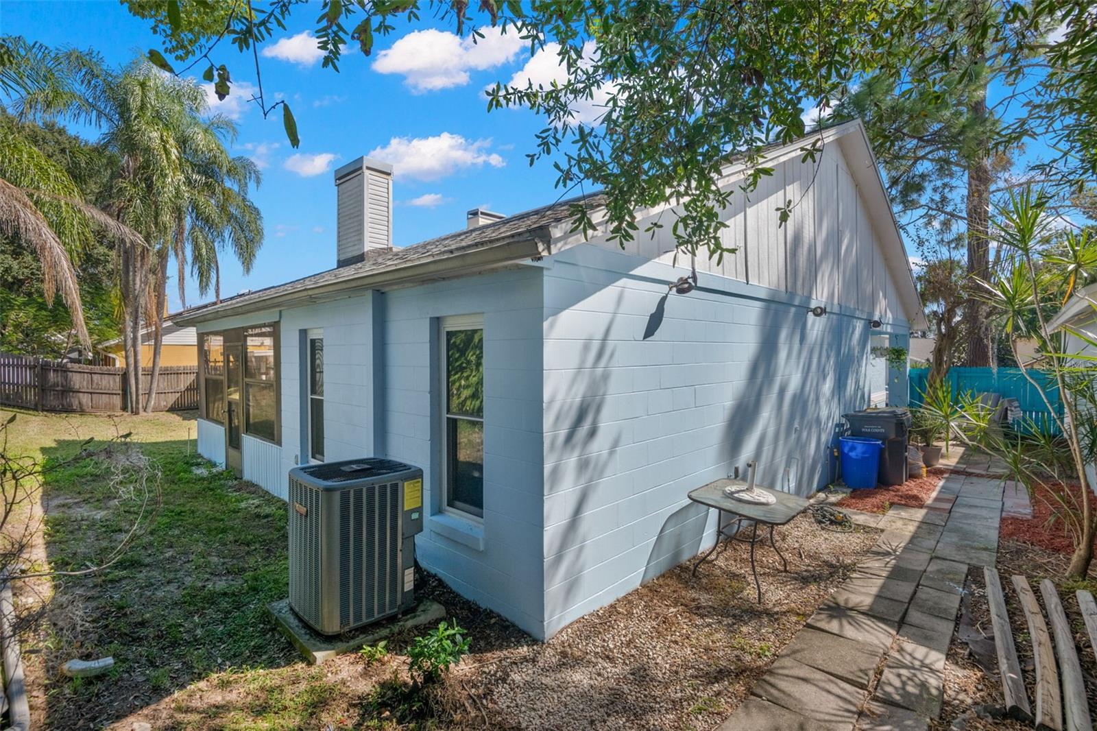 Image 14 of 39 For 656 Lake Dexter Circle