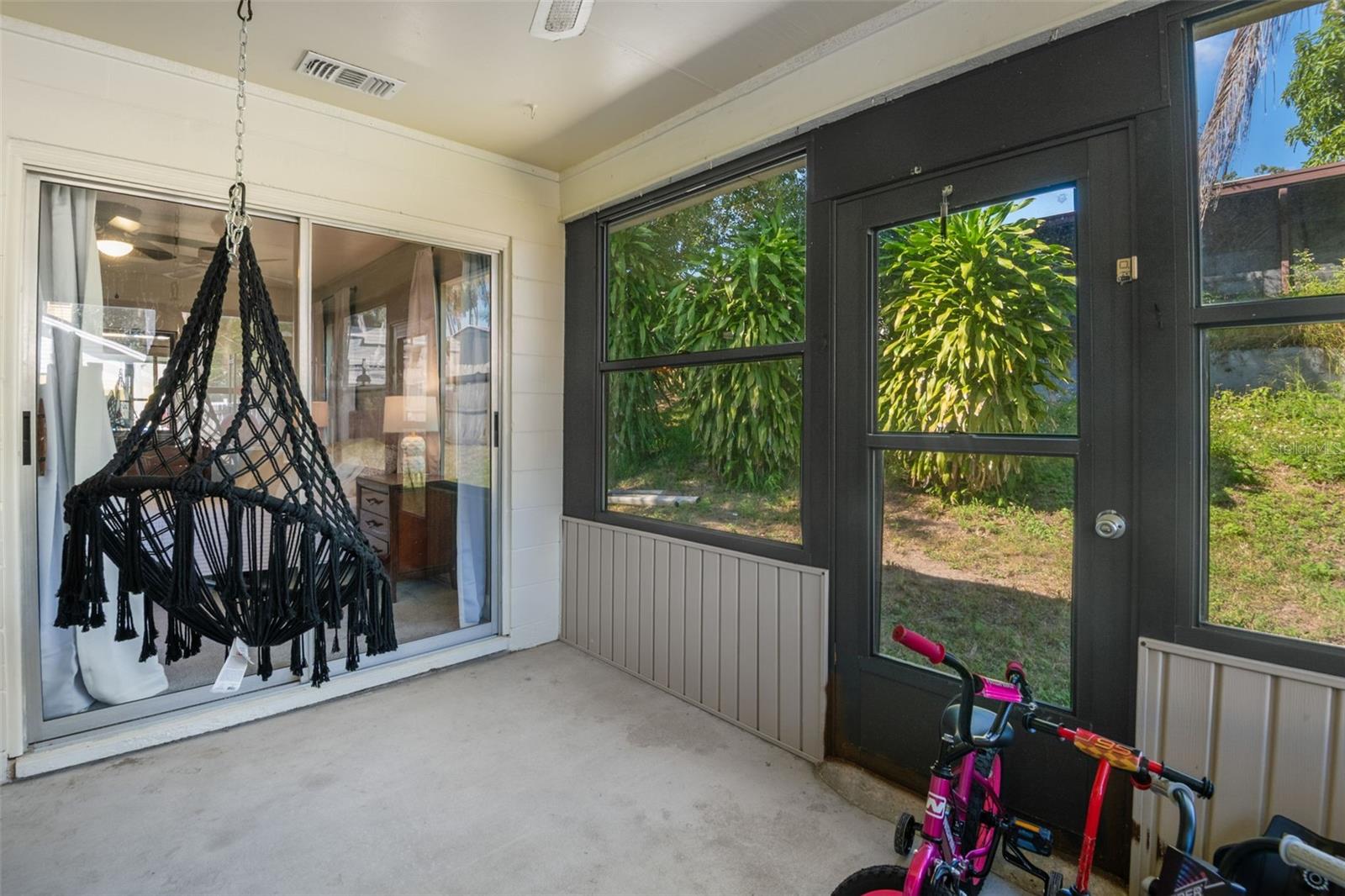 Image 16 of 39 For 656 Lake Dexter Circle