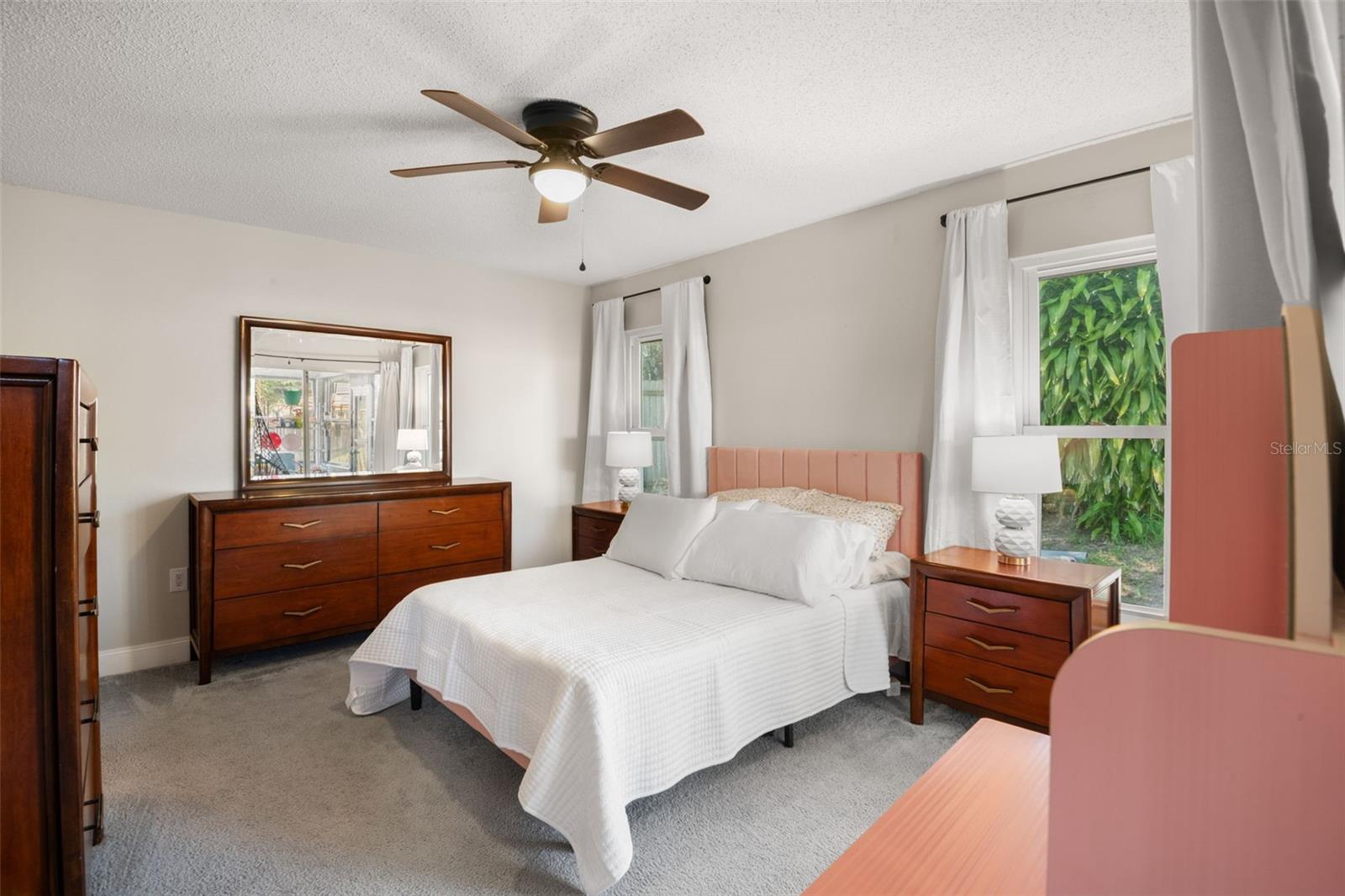 Image 17 of 39 For 656 Lake Dexter Circle