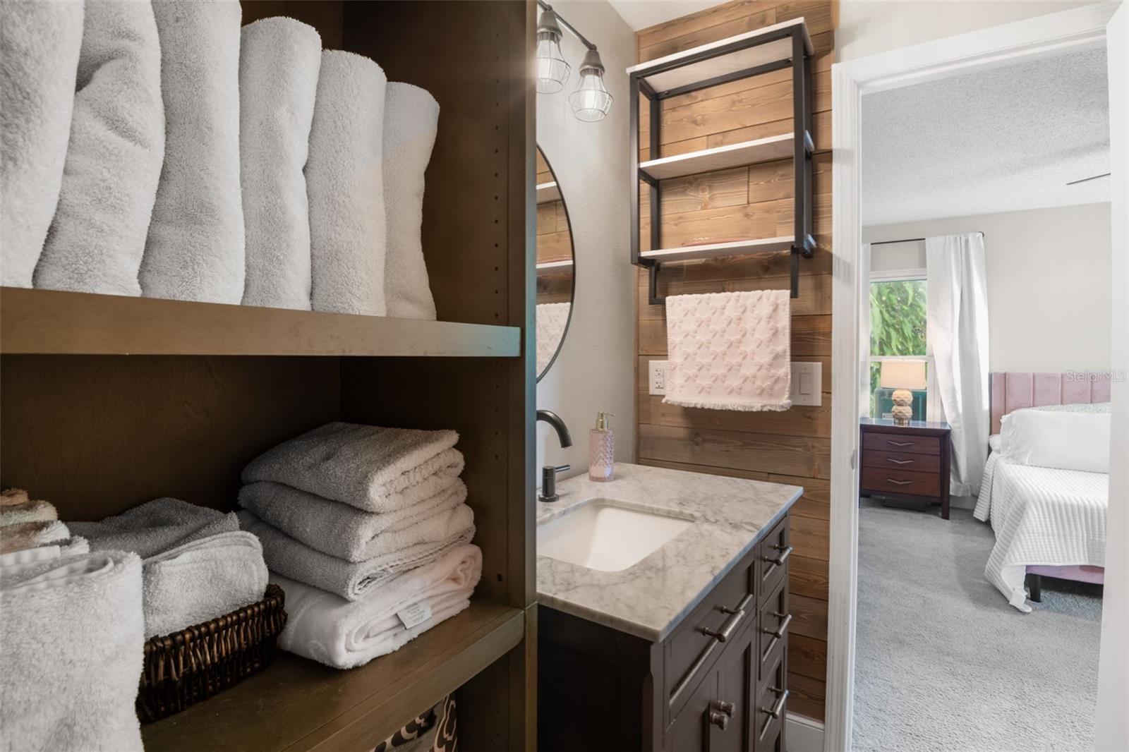 Image 21 of 39 For 656 Lake Dexter Circle