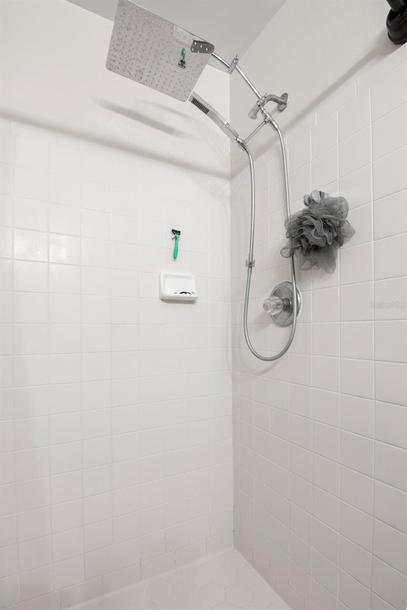 Image 22 of 39 For 656 Lake Dexter Circle