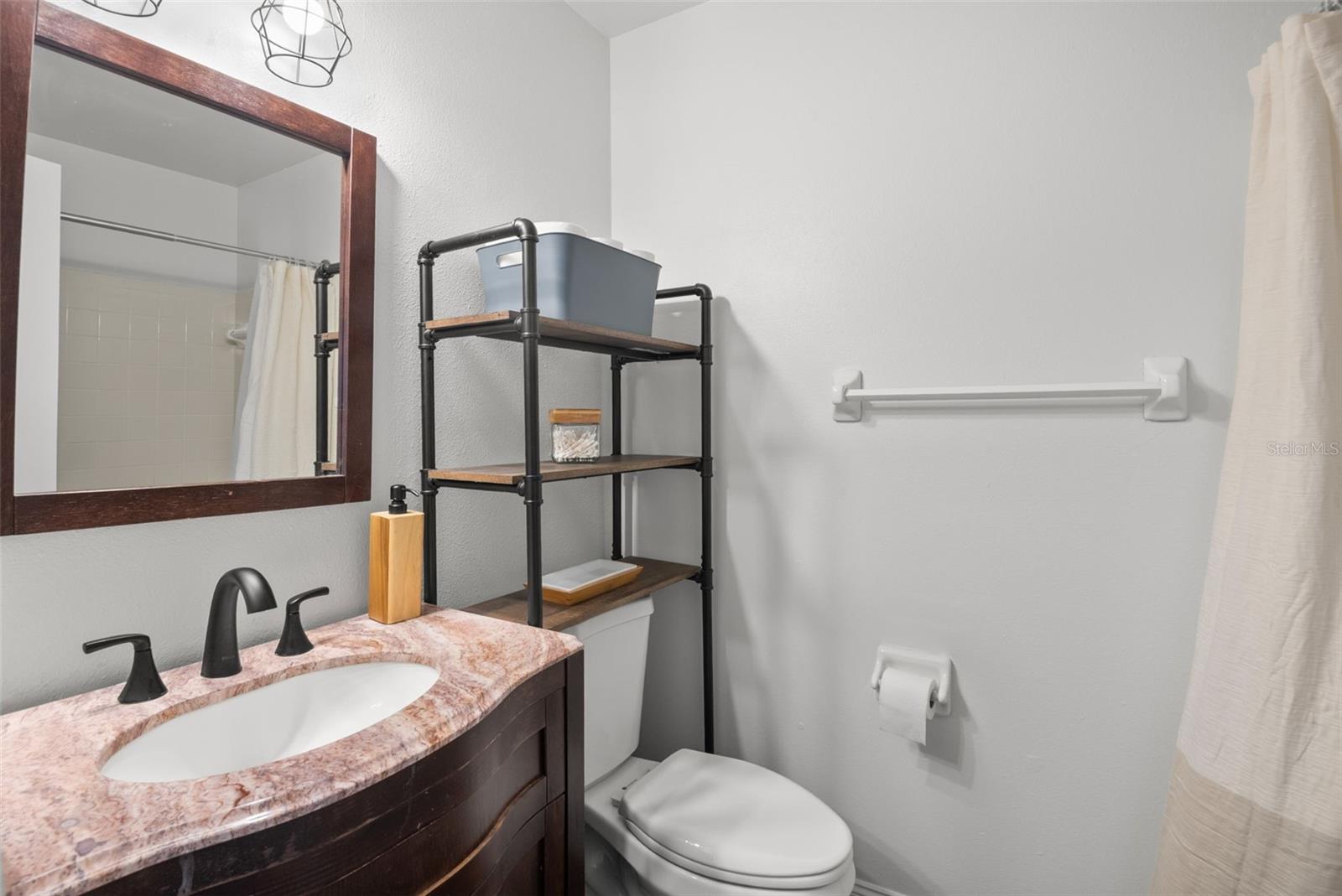 Image 27 of 39 For 656 Lake Dexter Circle