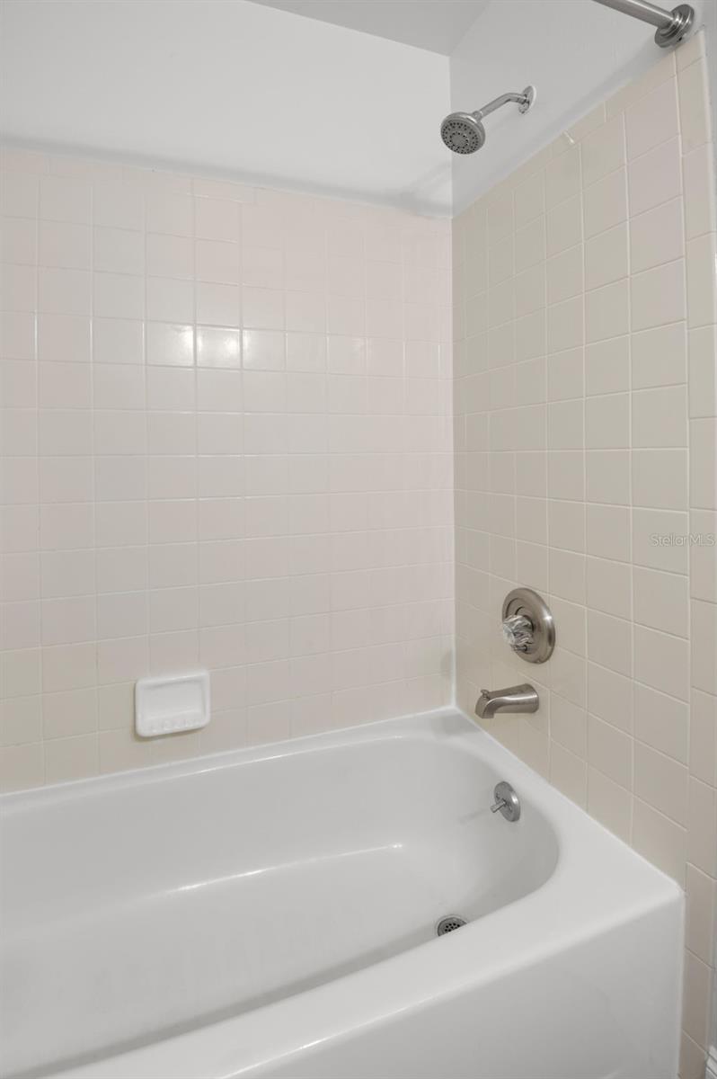 Image 28 of 39 For 656 Lake Dexter Circle