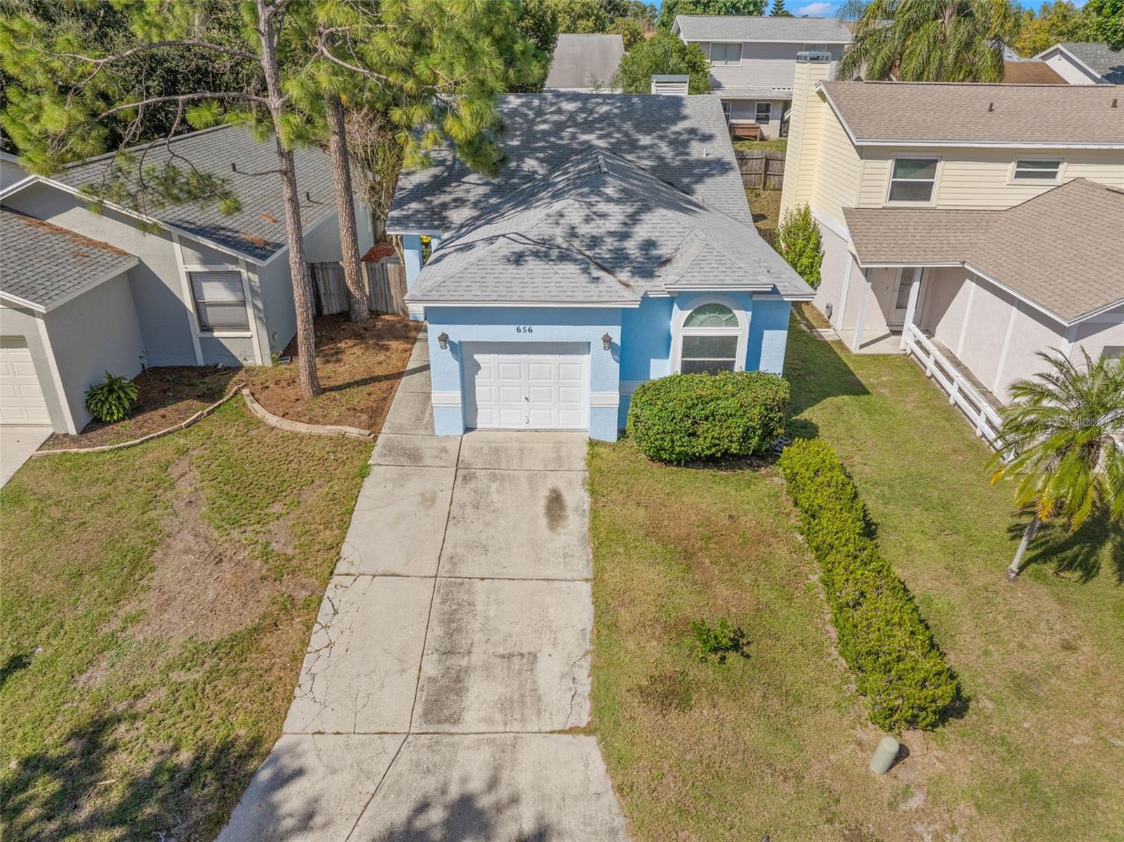 Image 33 of 39 For 656 Lake Dexter Circle