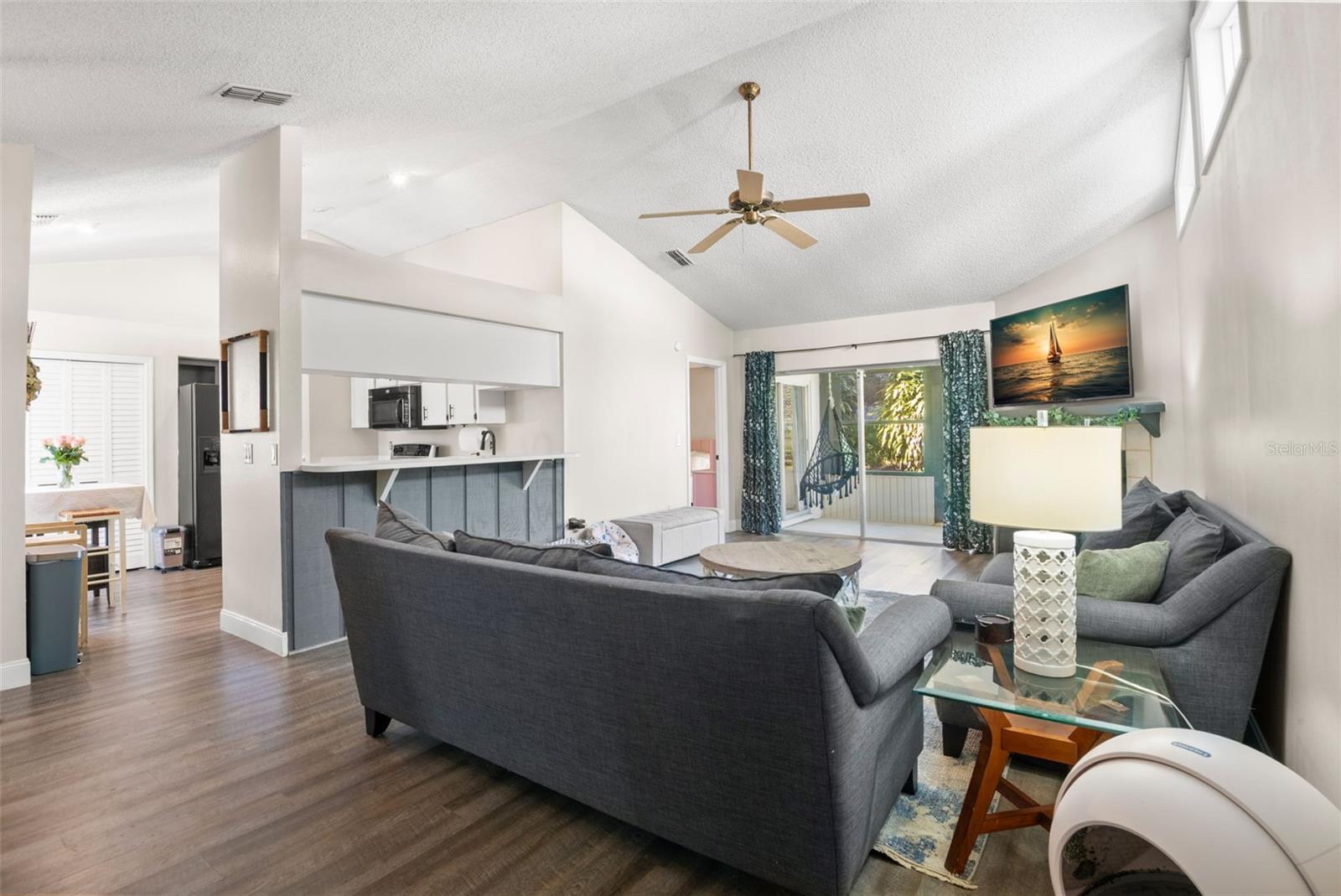 Image 6 of 39 For 656 Lake Dexter Circle