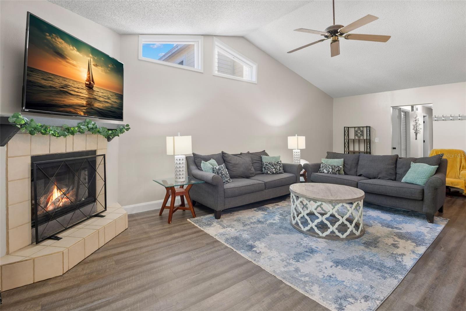 Image 8 of 39 For 656 Lake Dexter Circle