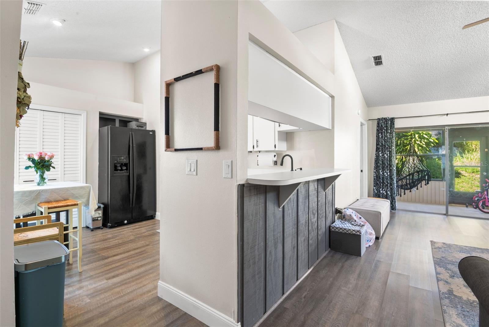 Image 9 of 39 For 656 Lake Dexter Circle