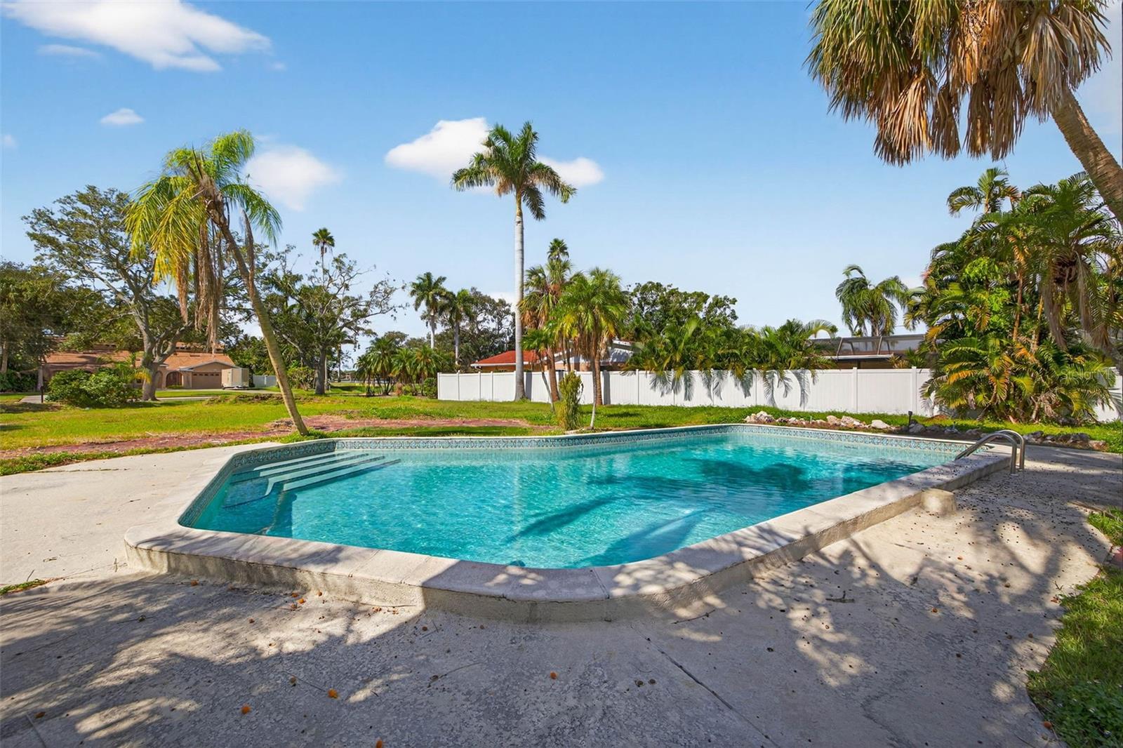 Image 4 of 13 For 3519 Shore Acres Boulevard Ne