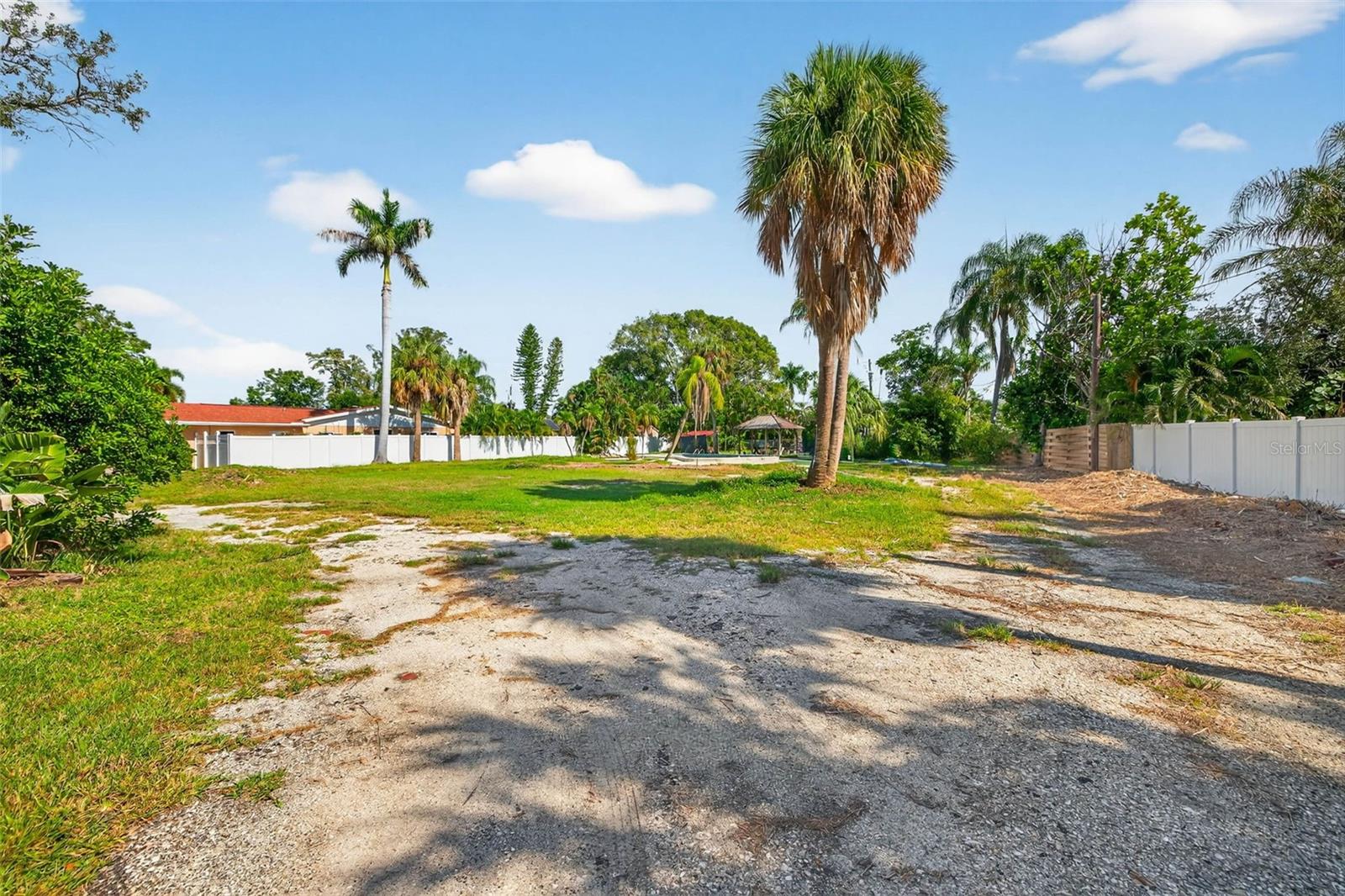 Image 8 of 13 For 3519 Shore Acres Boulevard Ne