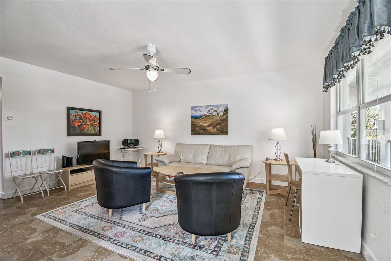 Image 11 of 30 For 210 6th Avenue N 9