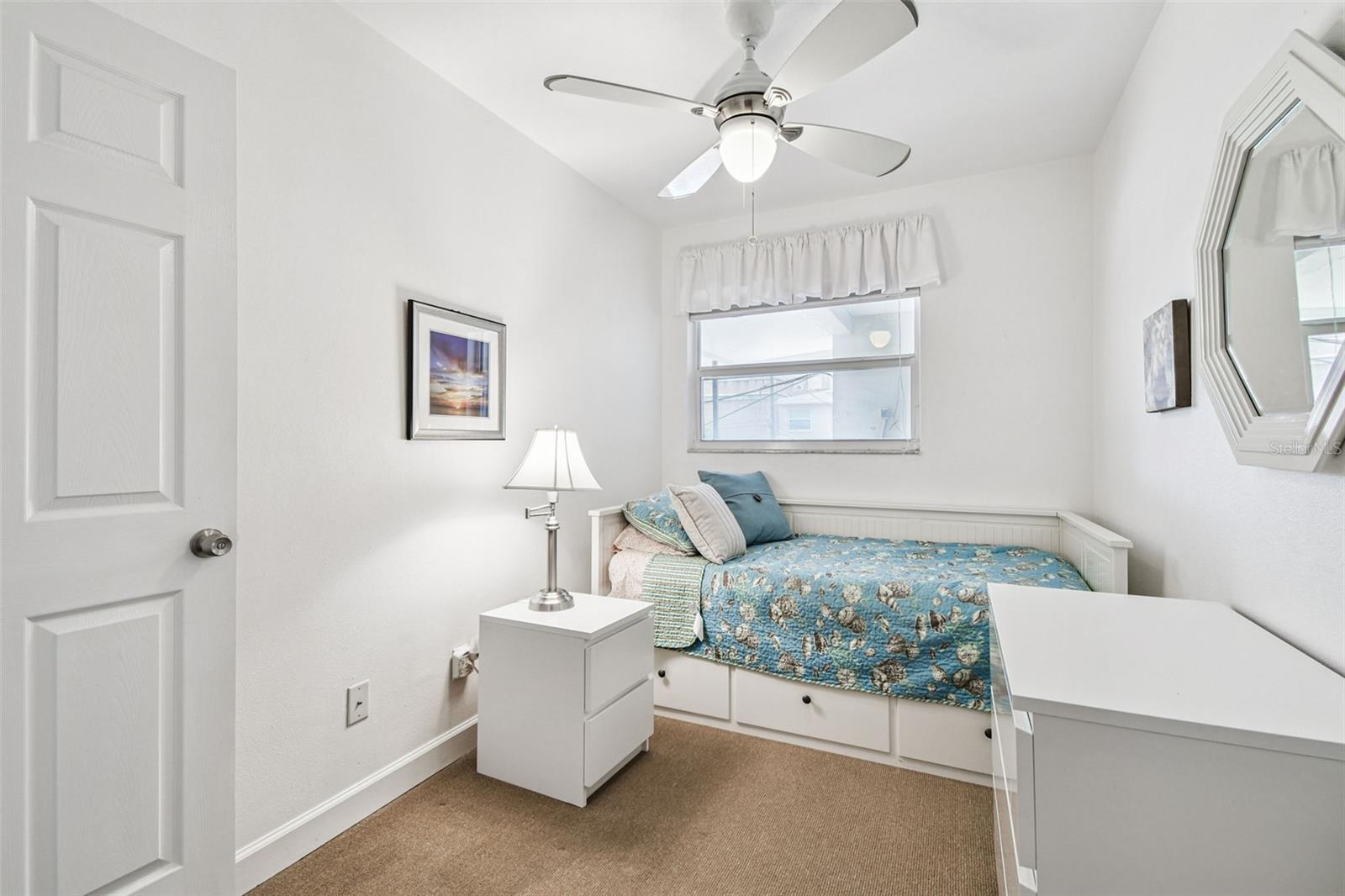 Image 26 of 30 For 210 6th Avenue N 9