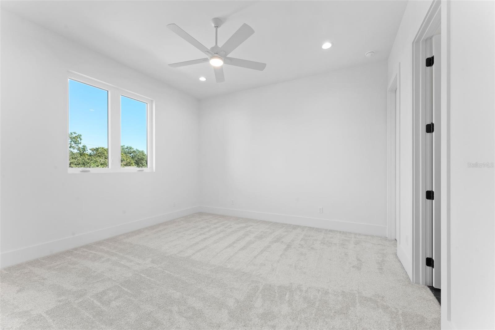 Image 33 of 53 For 3013 West Shore