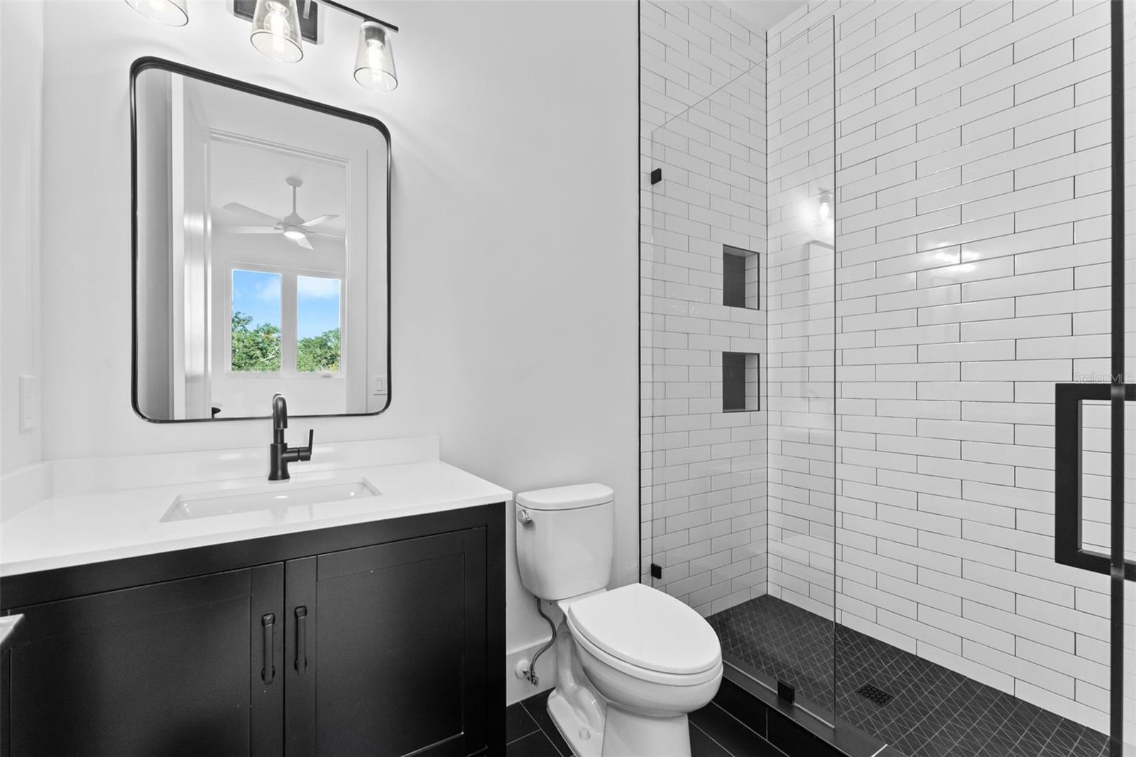 Image 34 of 53 For 3013 West Shore