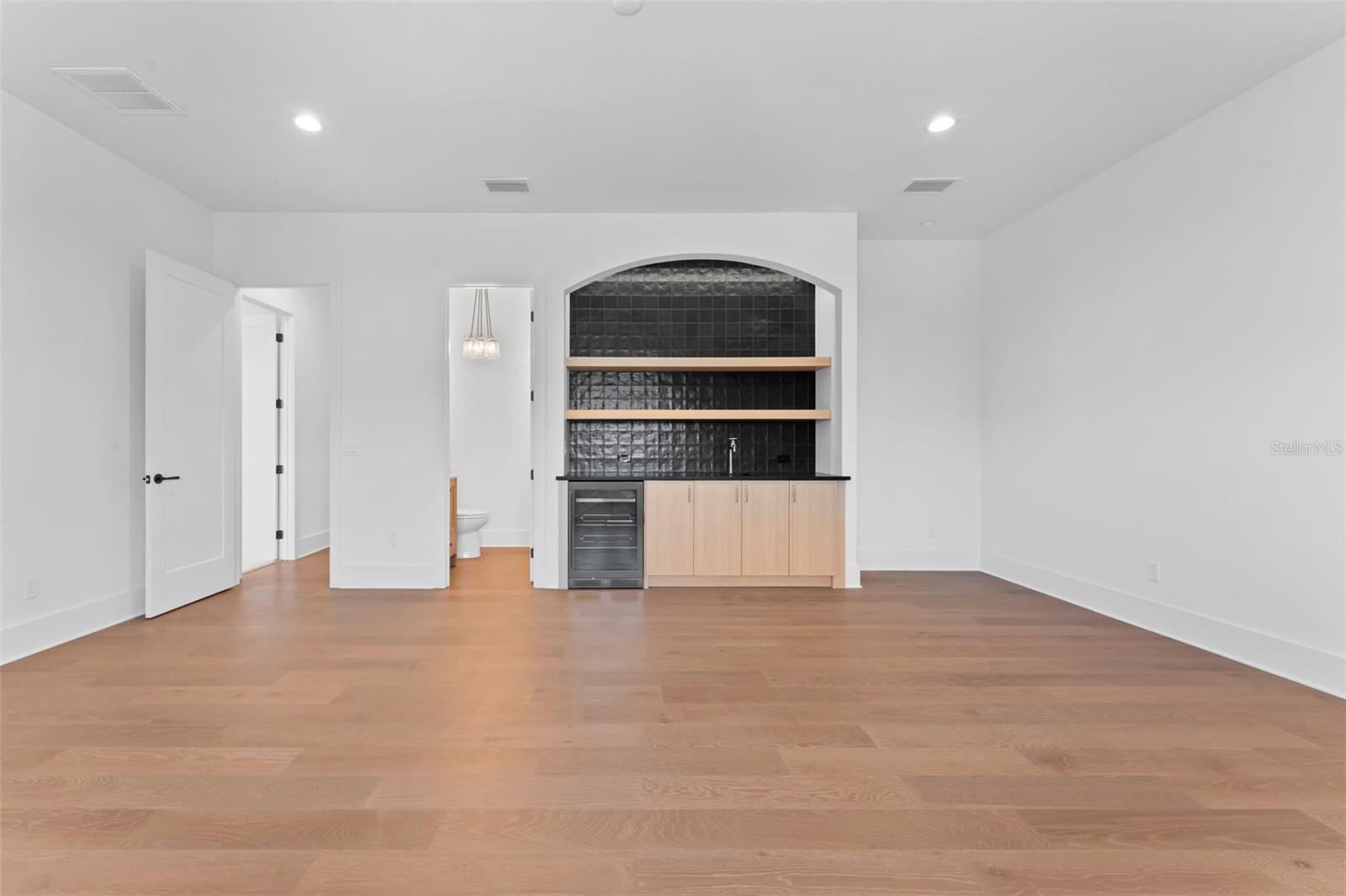 Image 35 of 53 For 3013 West Shore