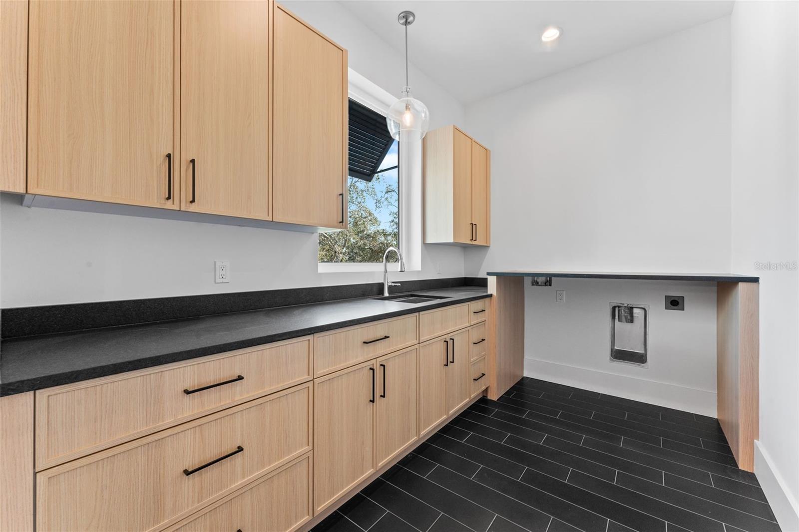 Image 37 of 53 For 3013 West Shore