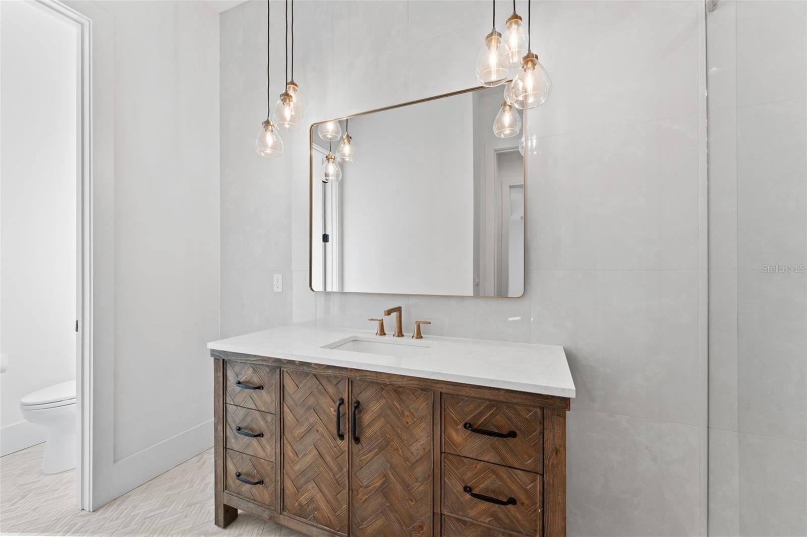 Image 39 of 53 For 3013 West Shore