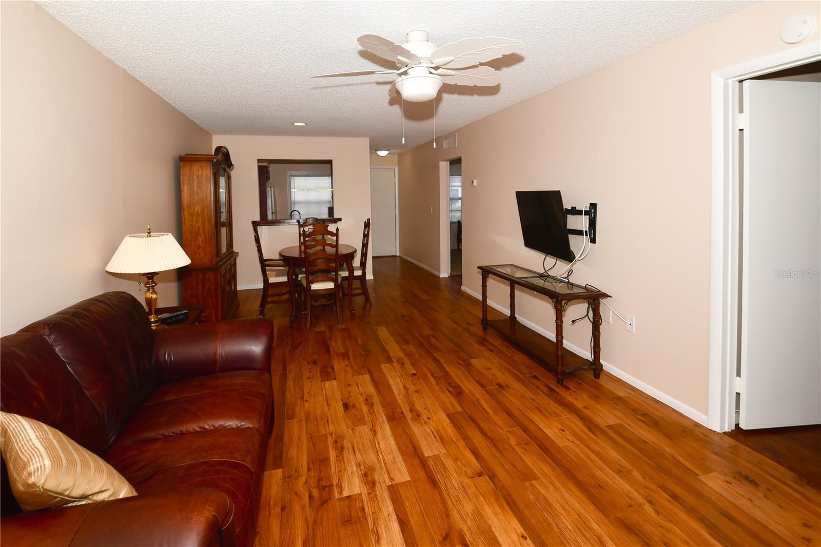 Image 12 of 27 For 13920 Mission Oaks Boulevard 13920