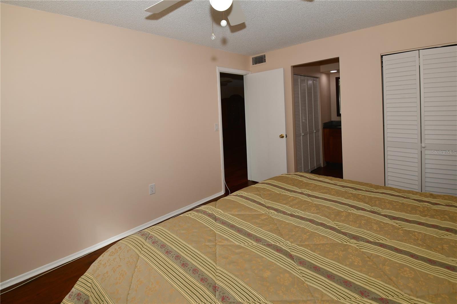 Image 14 of 27 For 13920 Mission Oaks Boulevard 13920