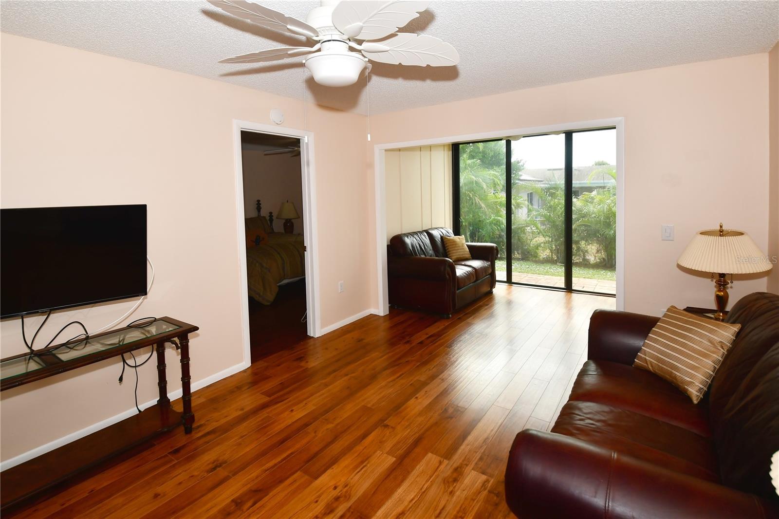 Image 3 of 27 For 13920 Mission Oaks Boulevard 13920