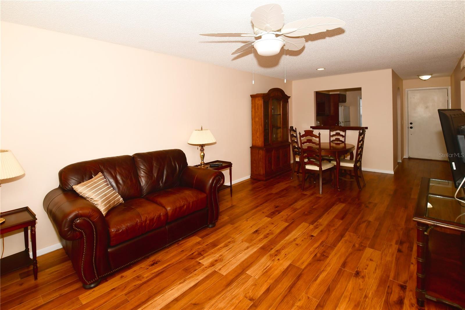 Image 4 of 27 For 13920 Mission Oaks Boulevard 13920