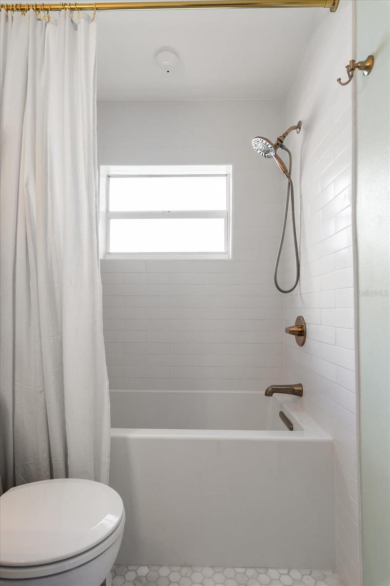 Image 22 of 30 For 5851 44th Avenue N