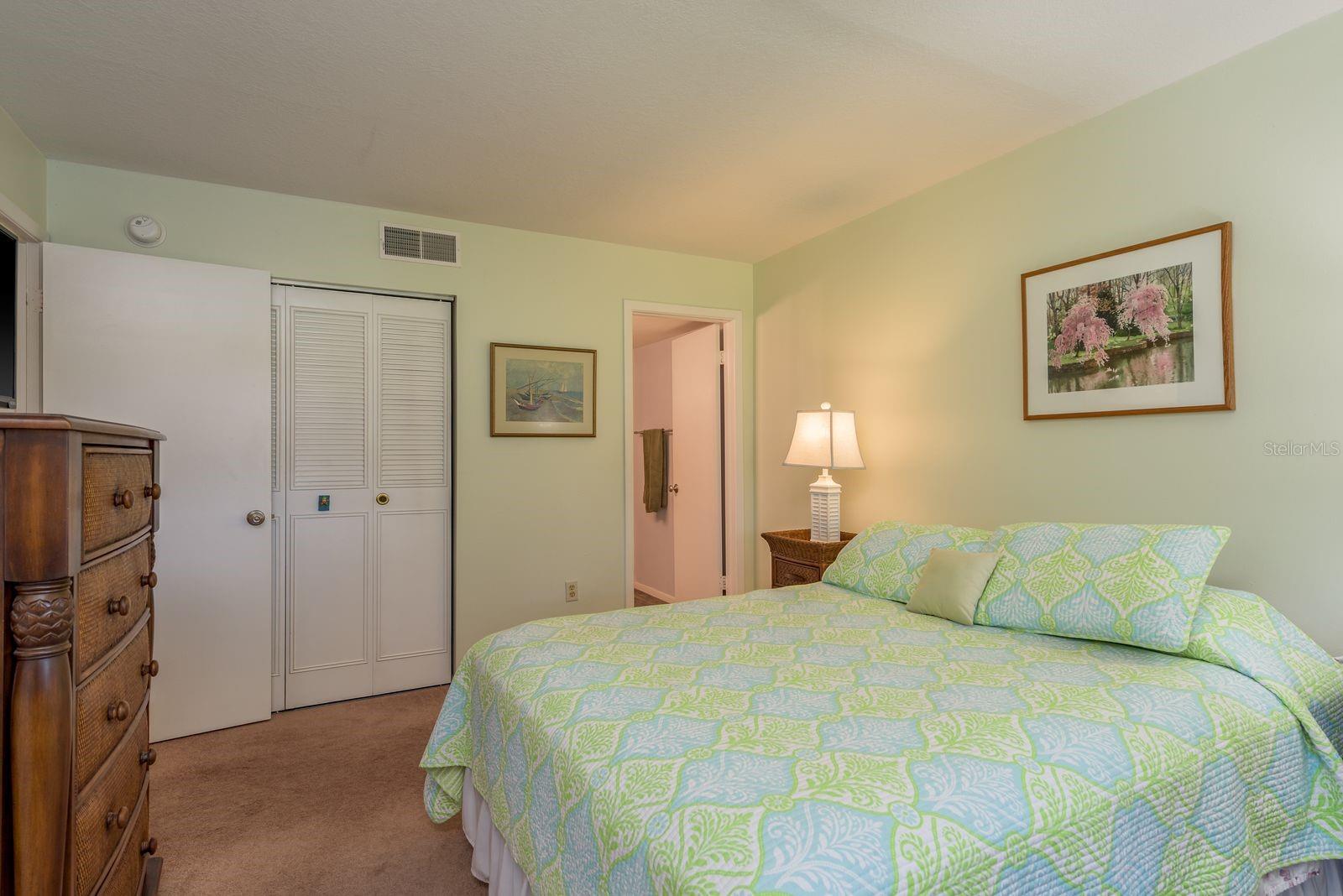 Image 12 of 26 For 936 Virginia Street 208