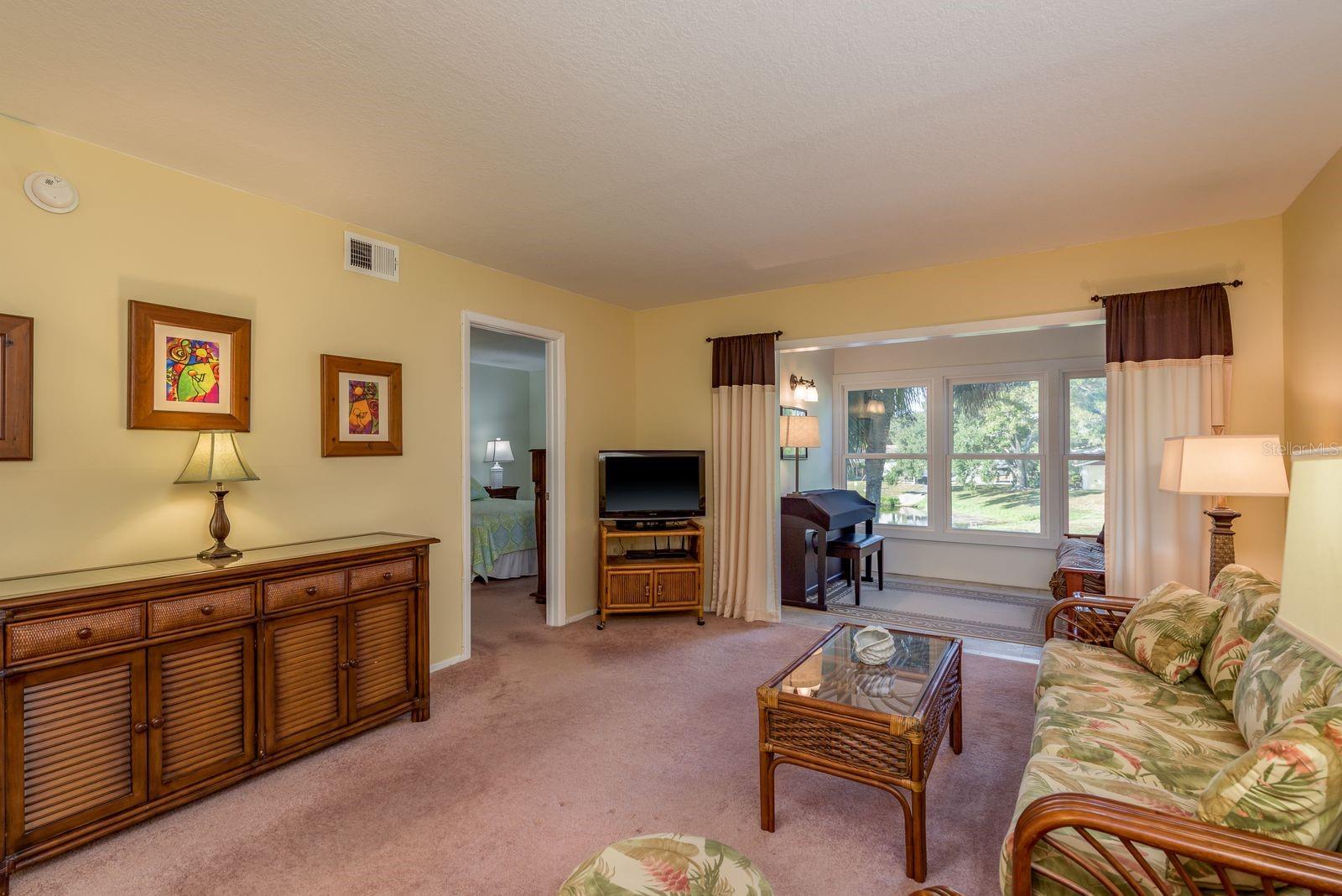 Image 8 of 26 For 936 Virginia Street 208