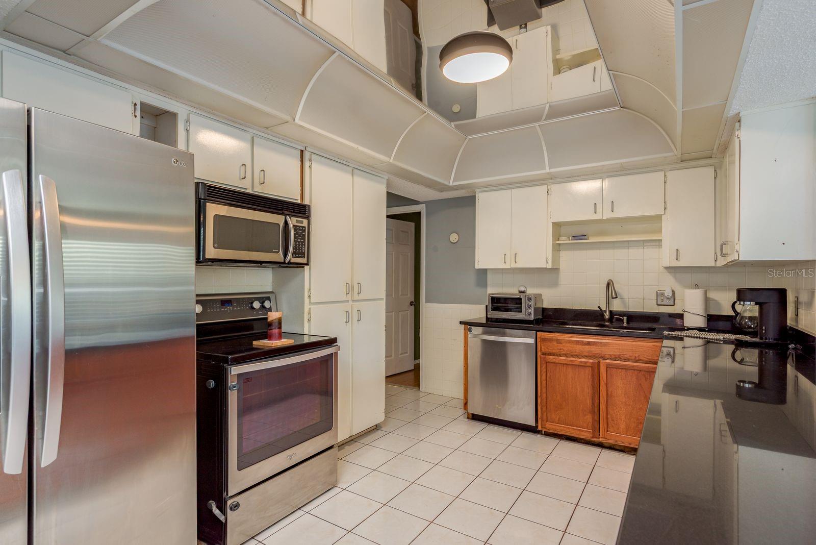 Image 14 of 39 For 8120 Buttonball Lane