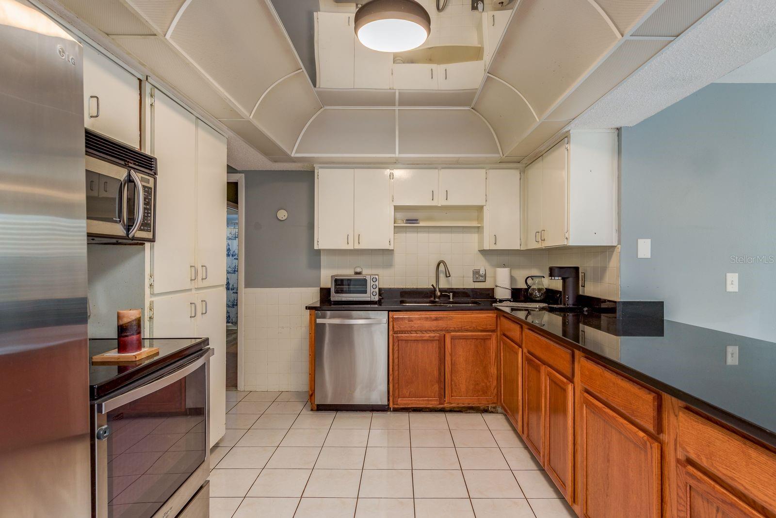 Image 15 of 39 For 8120 Buttonball Lane
