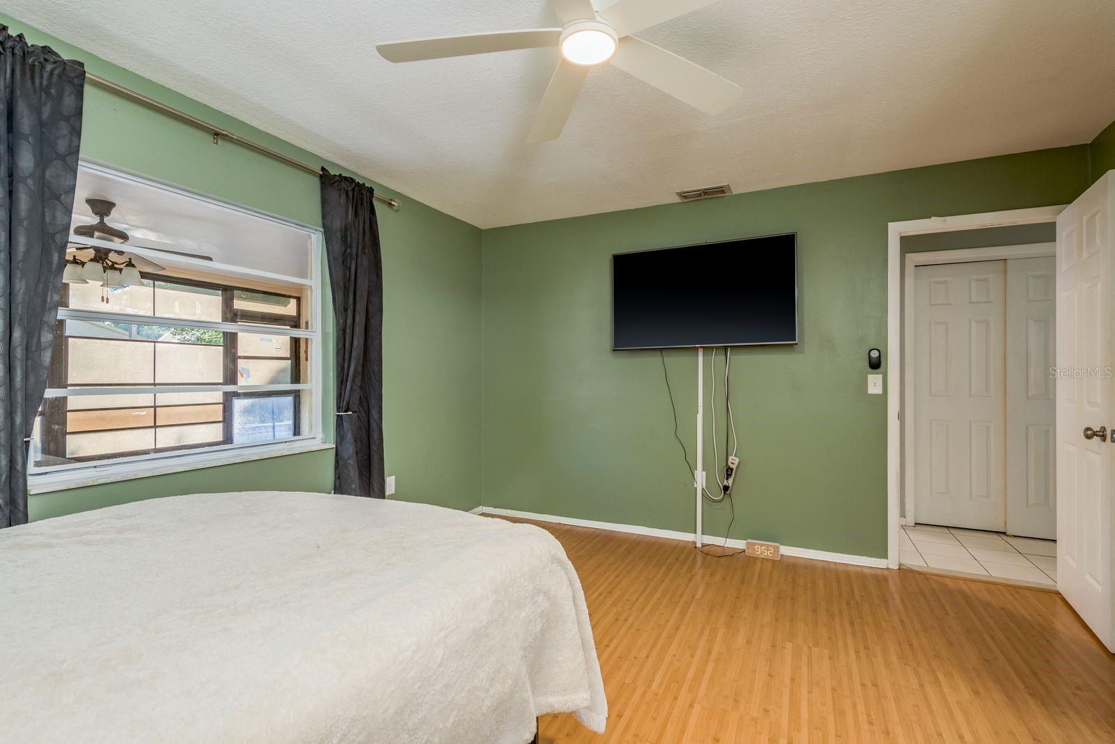 Image 21 of 39 For 8120 Buttonball Lane