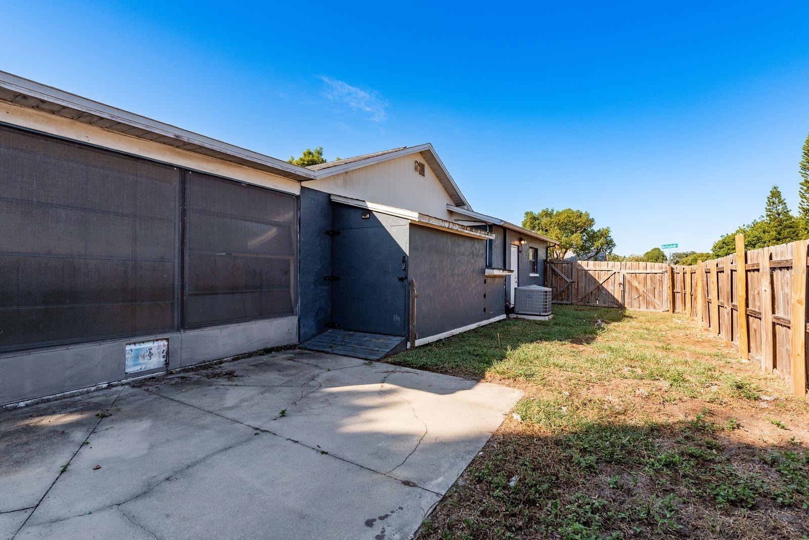 Image 31 of 39 For 8120 Buttonball Lane