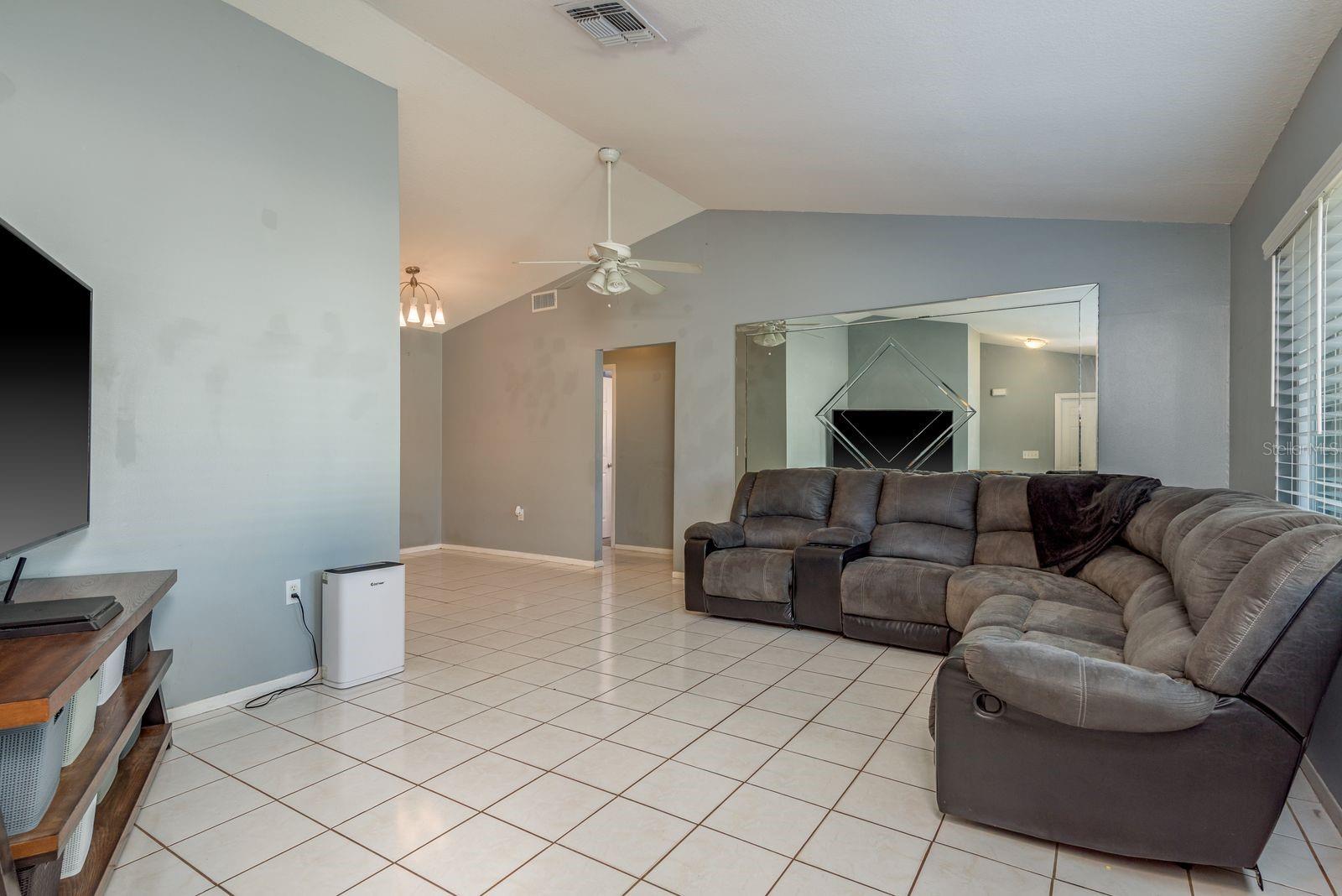Image 5 of 39 For 8120 Buttonball Lane