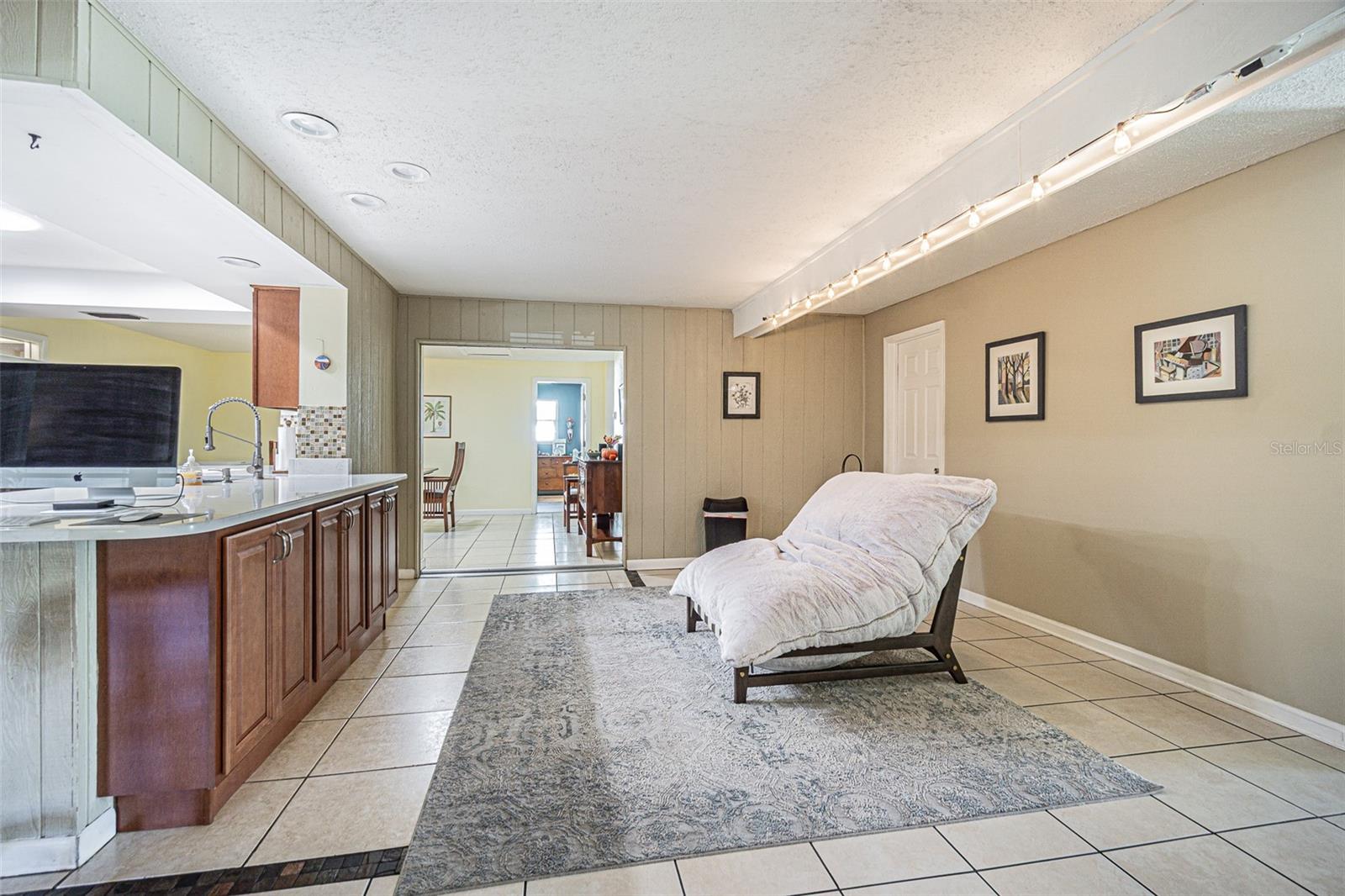 Image 11 of 50 For 936 Highview Drive