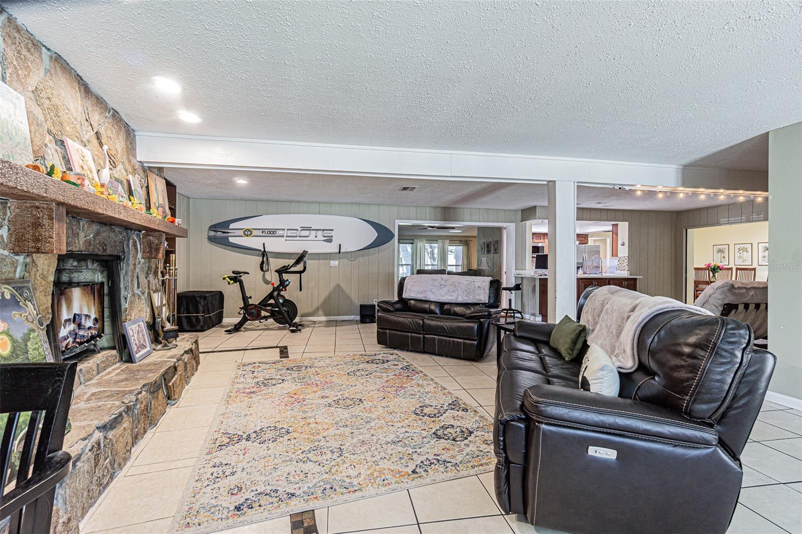 Image 17 of 50 For 936 Highview Drive