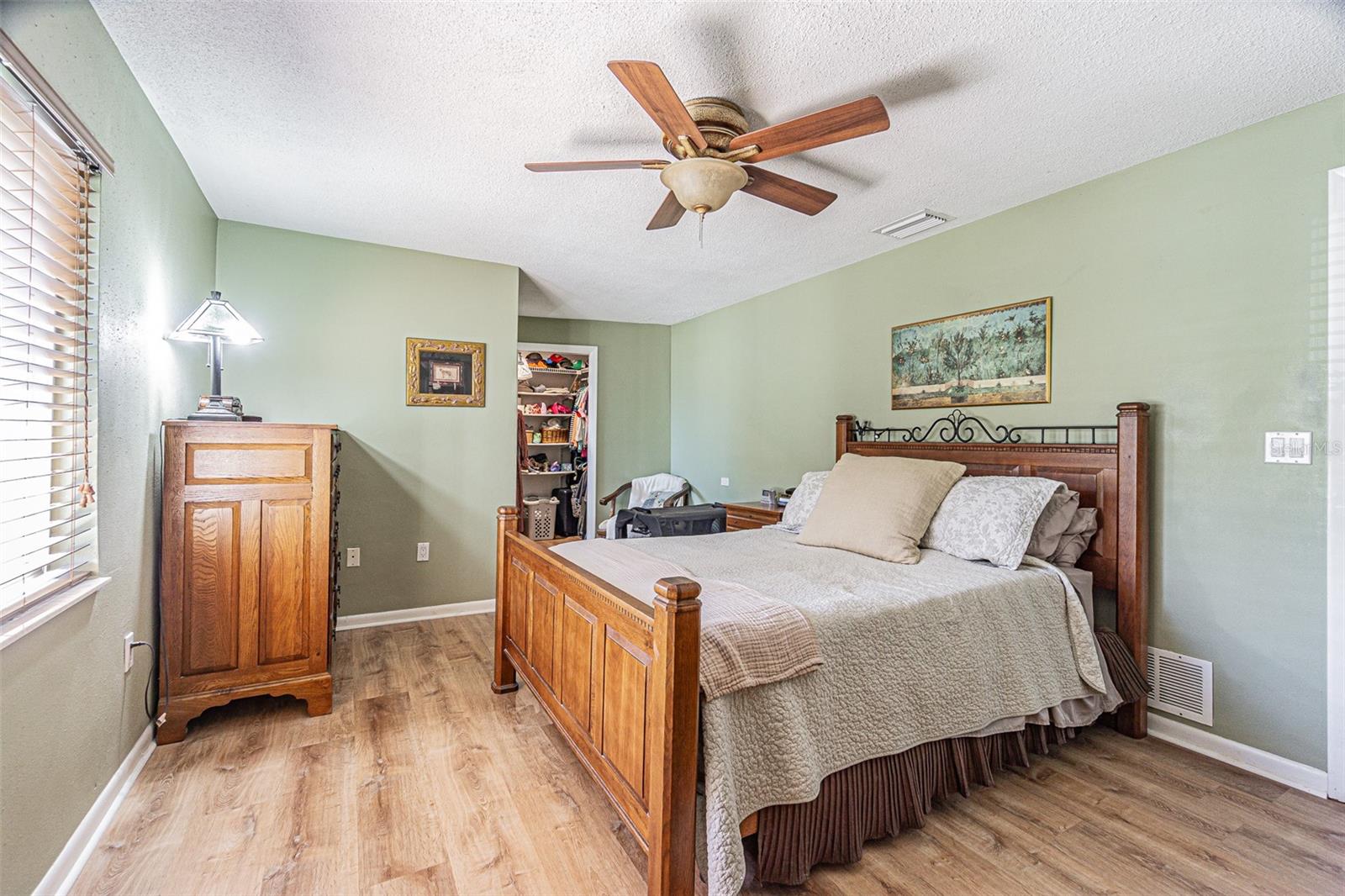 Image 19 of 50 For 936 Highview Drive