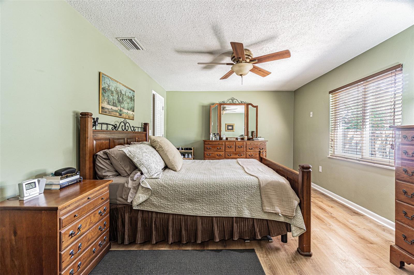 Image 20 of 50 For 936 Highview Drive