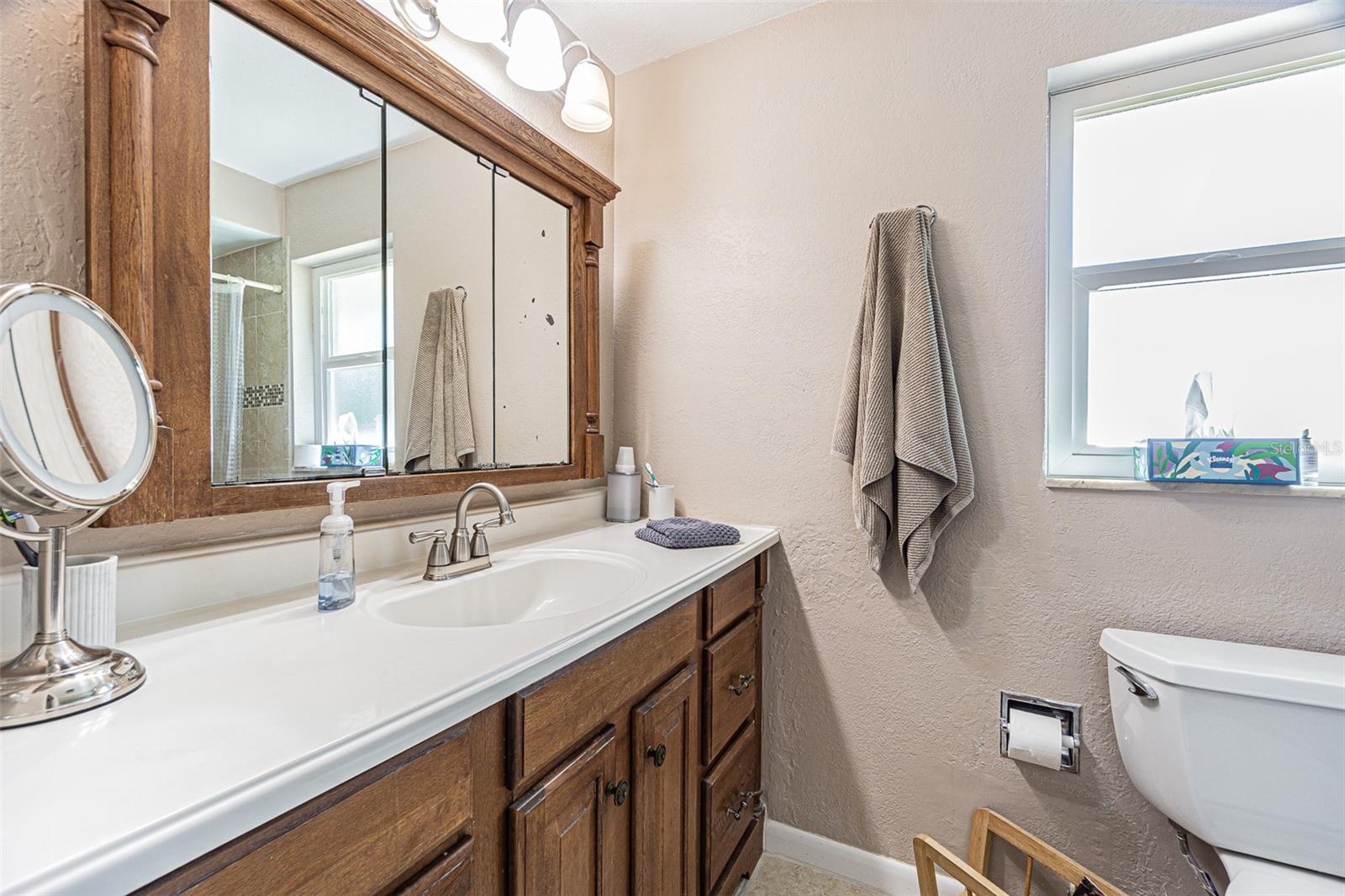 Image 21 of 50 For 936 Highview Drive